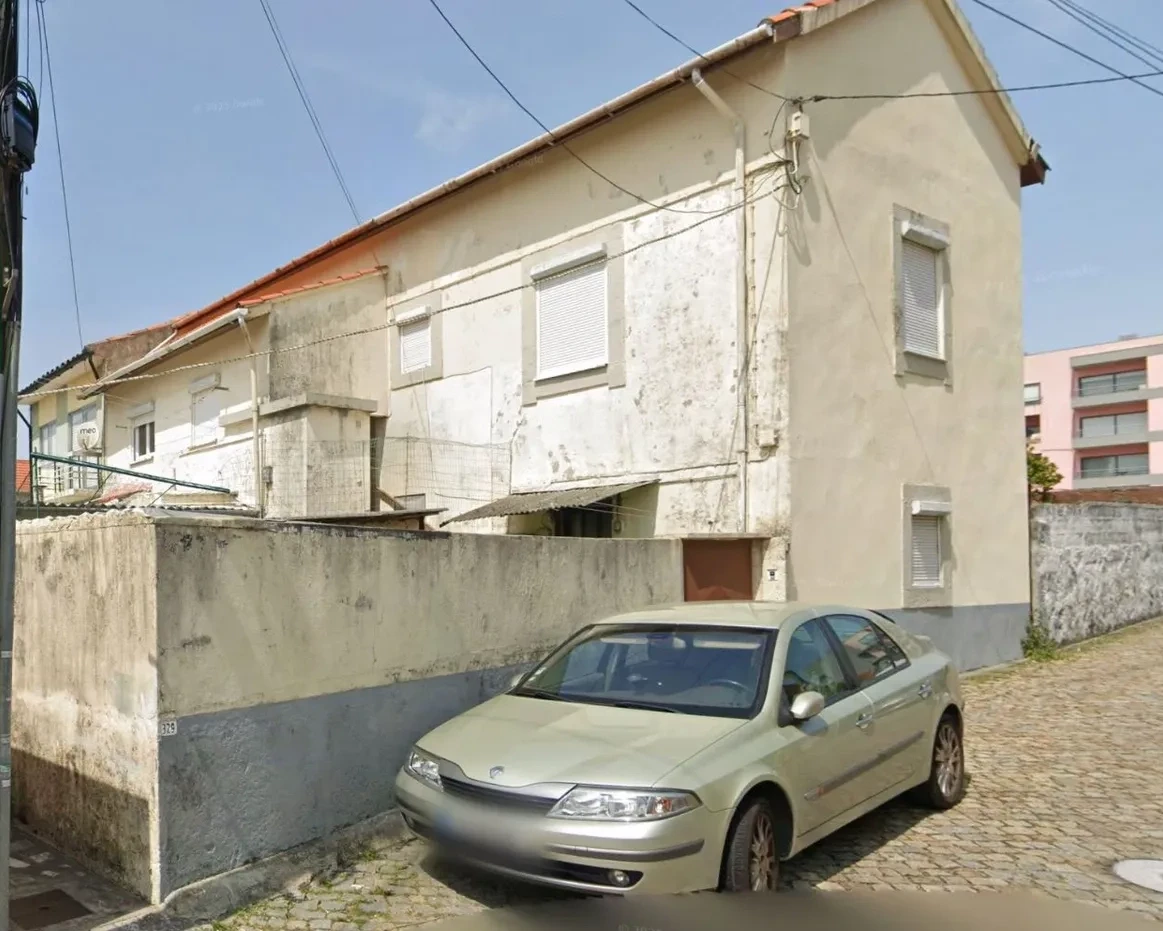 PRT/01513 Prédio Vila Nova de Gaia para investimento com 5 casas em Canidelo