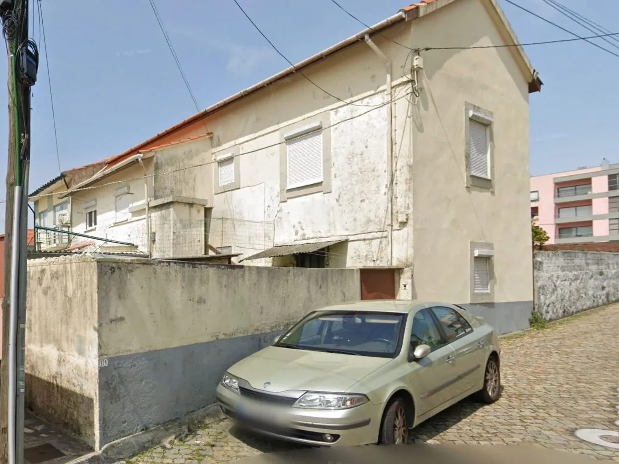PRT/01513 Prédio Vila Nova de Gaia para investimento com 5 casas em Canidelo