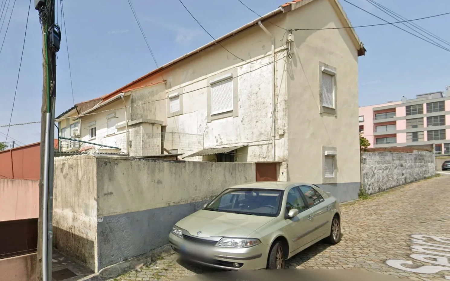 PRT/01513 Prédio Vila Nova de Gaia para investimento com 5 casas em Canidelo