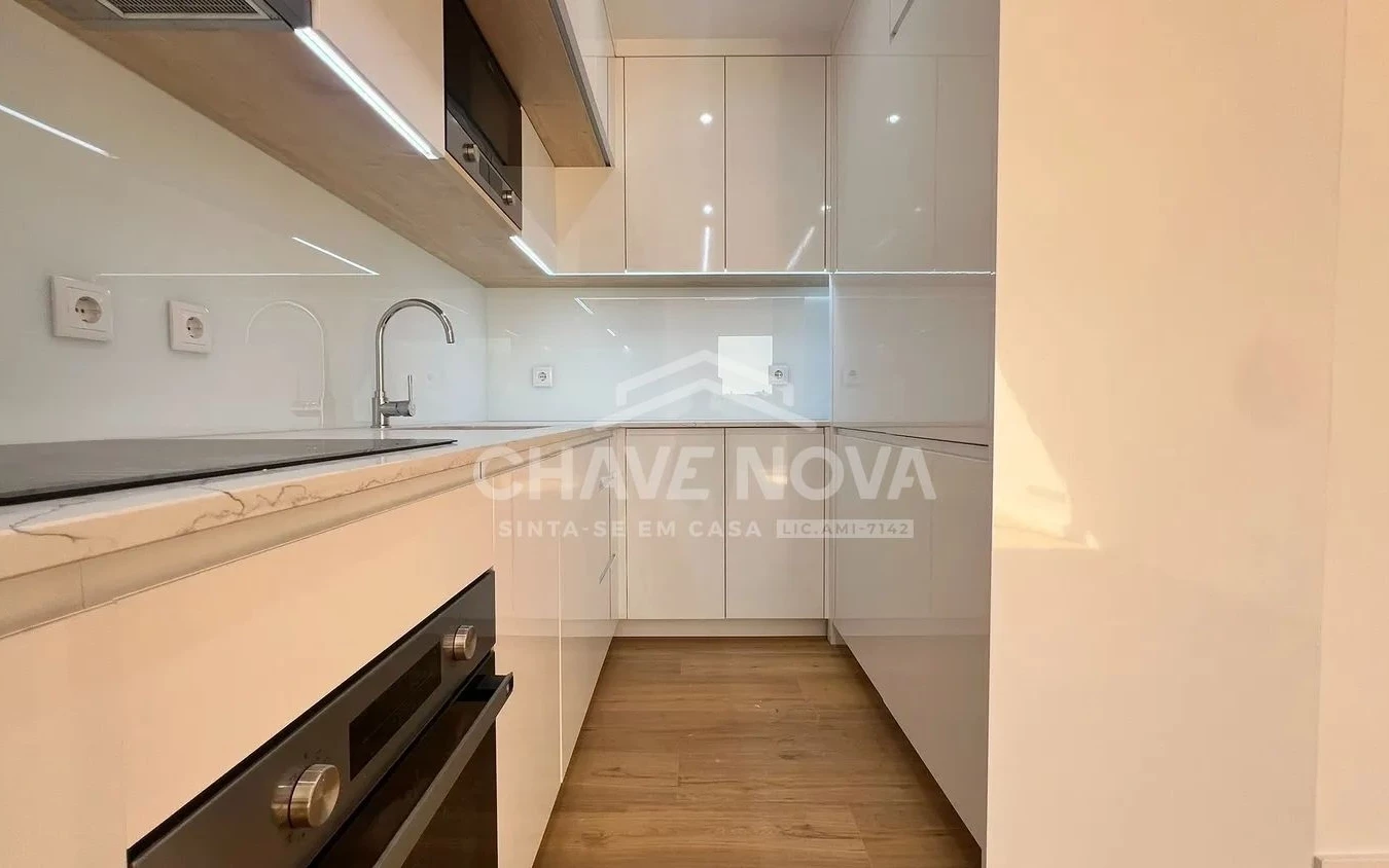 PRT/01622 Apartamento T2 Novo Faria Guimarães Porto