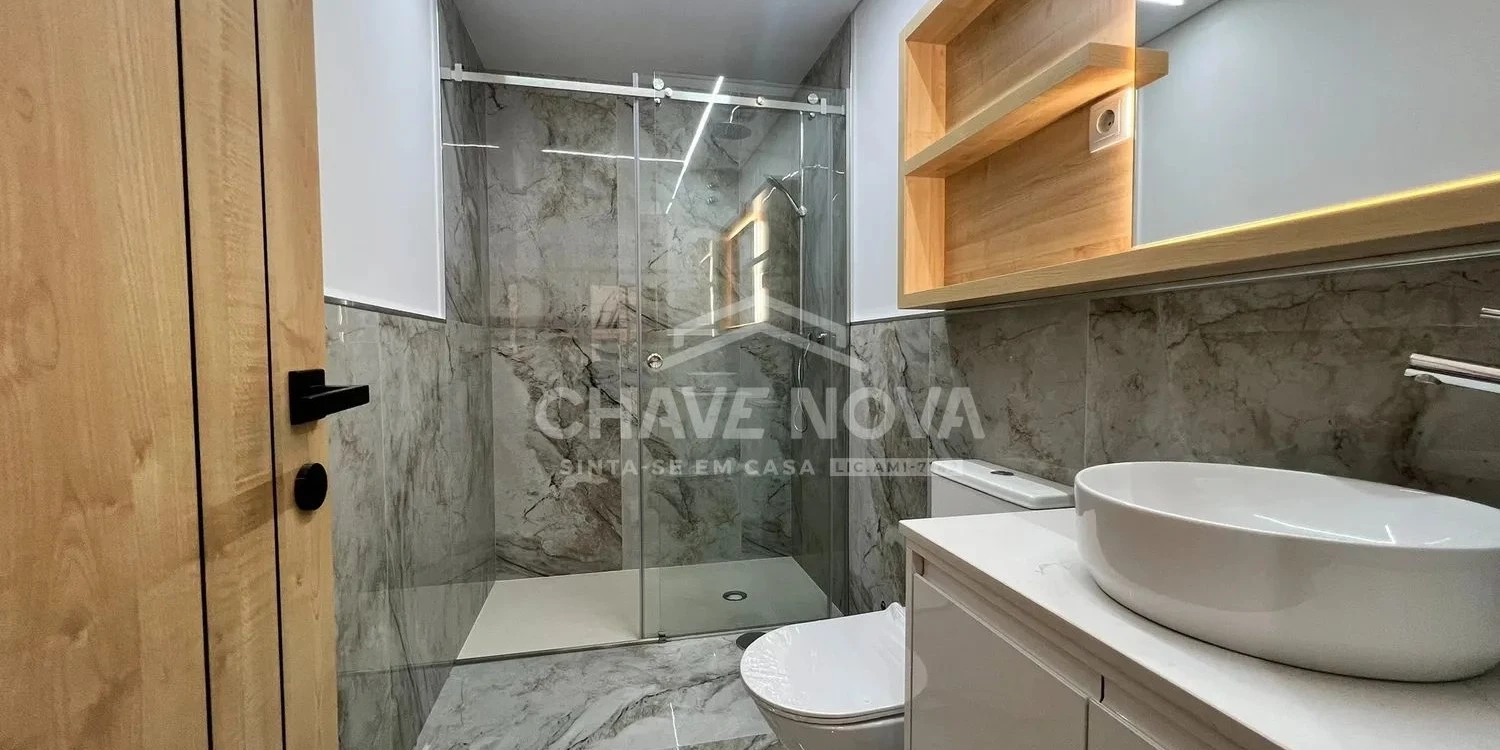 PRT/01622 Apartamento T2 Novo Faria Guimarães Porto