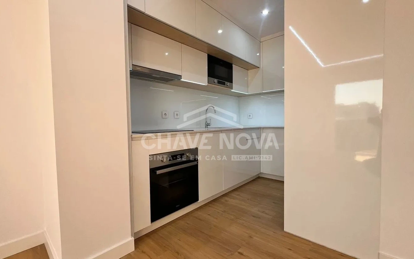 PRT/01622 Apartamento T2 Novo Faria Guimarães Porto