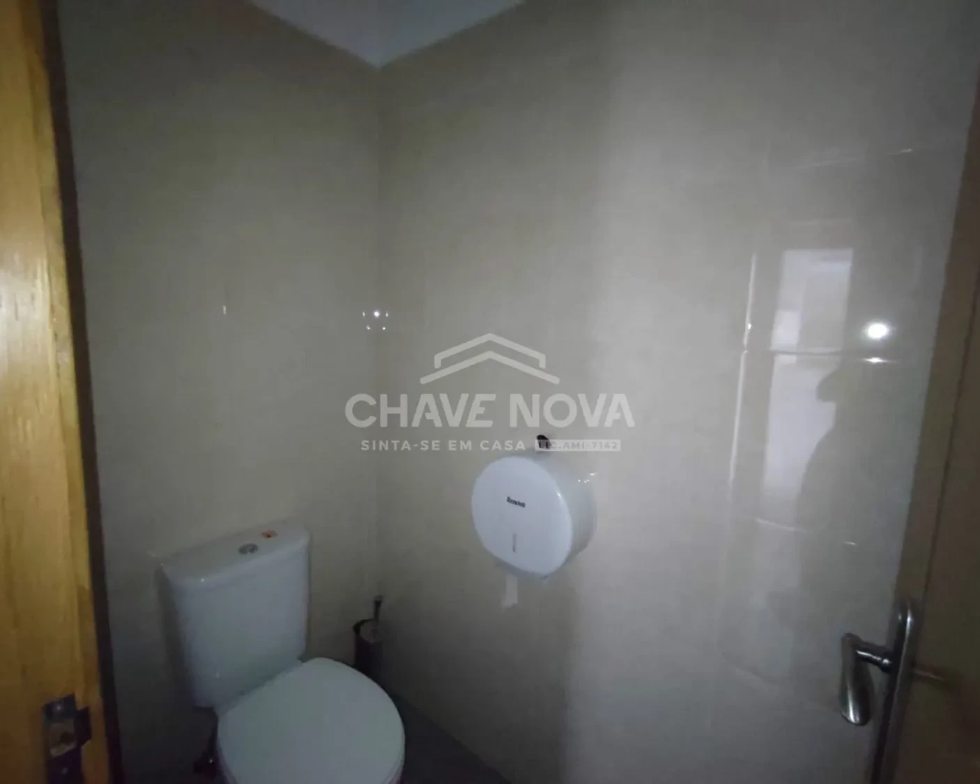 PRT/01466 Loja ampla e luminosa Espaço Comercial Rotunda da Boavista Porto