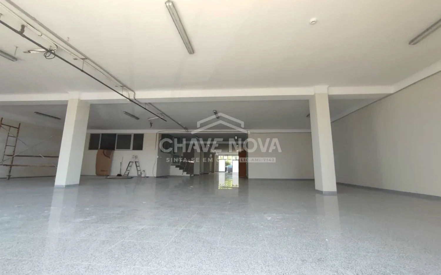 PRT/01466 Loja ampla e luminosa Espaço Comercial Rotunda da Boavista Porto