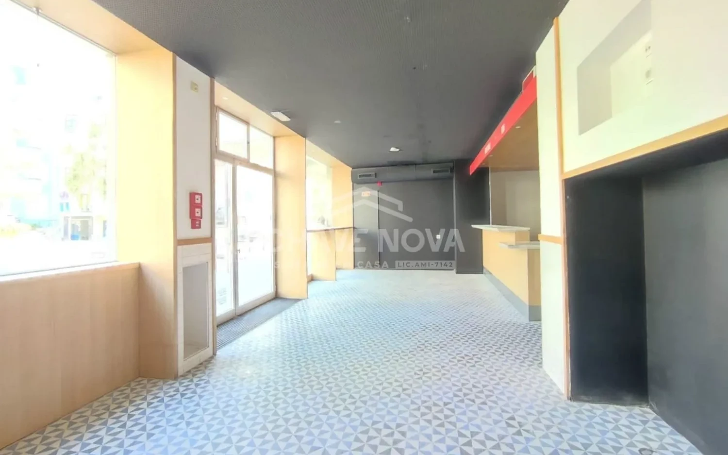 PRT/01467 Loja Espaço Comercial Rotunda da Boavista Porto
