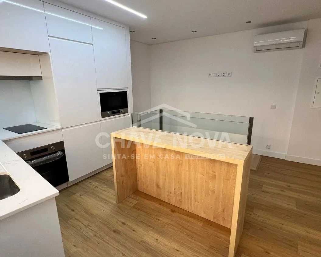 PRT/01614 Apartamento T0 Novo Duplex Studios City OnRua Faria Guimarães Porto