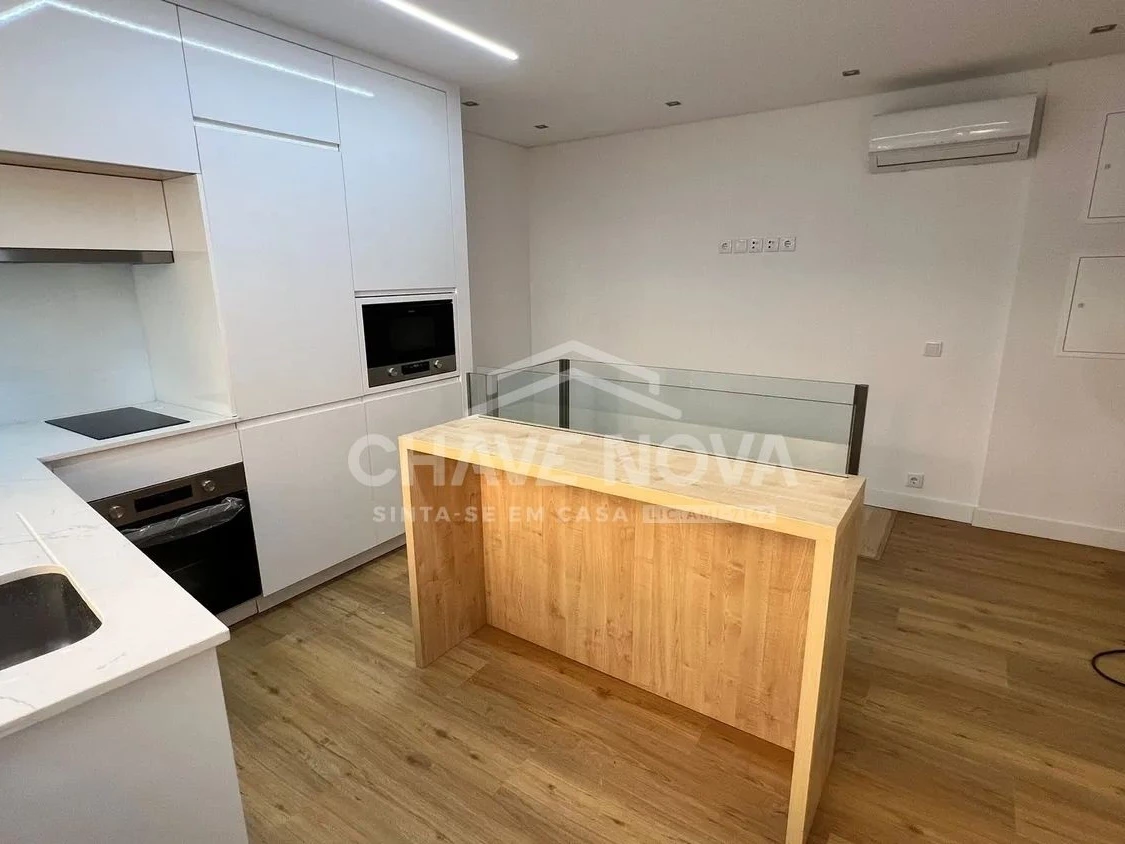PRT/01614 Apartamento T0 Novo Duplex Studios City OnRua Faria Guimarães Porto