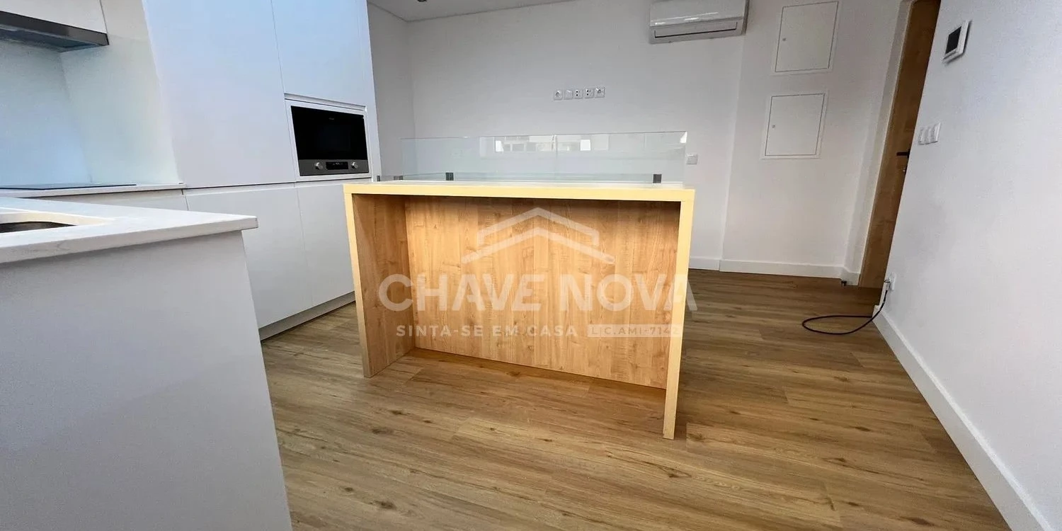 PRT/01614 Apartamento T0 Novo Duplex Studios City OnRua Faria Guimarães Porto