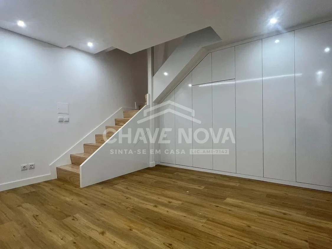 PRT/01614 Apartamento T0 Novo Duplex Studios City OnRua Faria Guimarães Porto