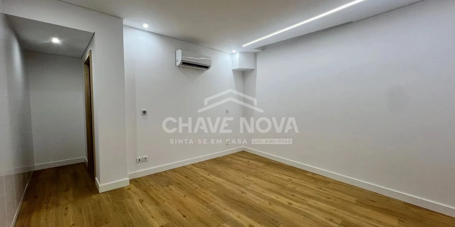 PRT/01614 Apartamento T0 Novo Duplex Studios City OnRua Faria Guimarães Porto