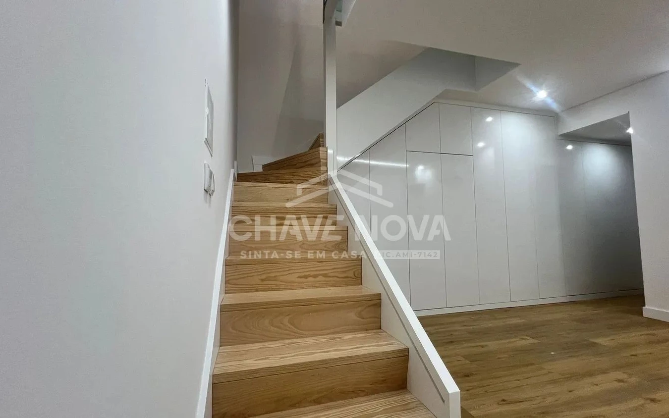 PRT/01614 Apartamento T0 Novo Duplex Studios City OnRua Faria Guimarães Porto