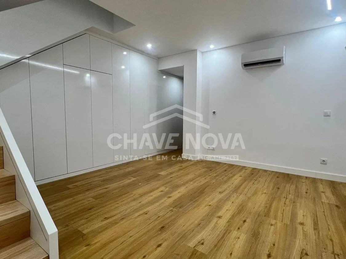PRT/01614 Apartamento T0 Novo Duplex Studios City OnRua Faria Guimarães Porto