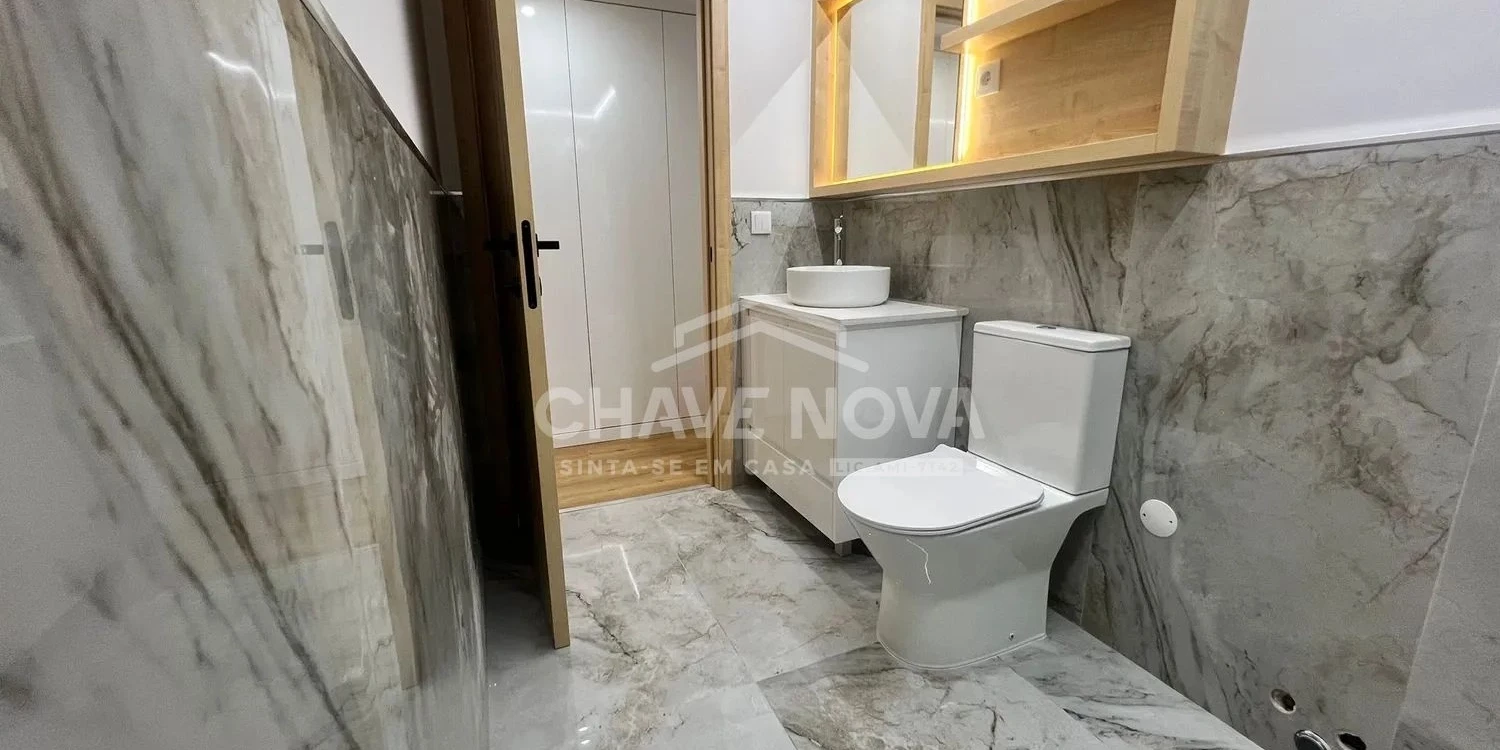 PRT/01614 Apartamento T0 Novo Duplex Studios City OnRua Faria Guimarães Porto