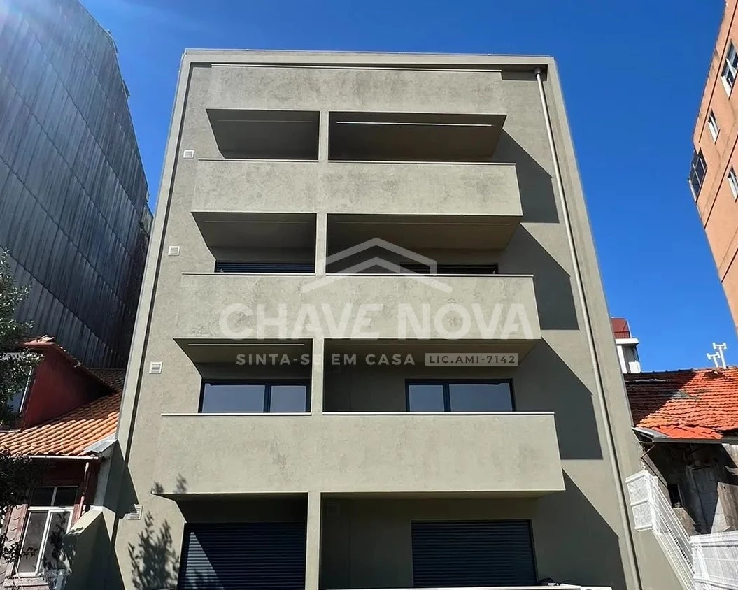 PRT/01616 Apartamento T0 Porto Duplex Novo com Terraço Studios City On Rua Faria Guimarães Porto