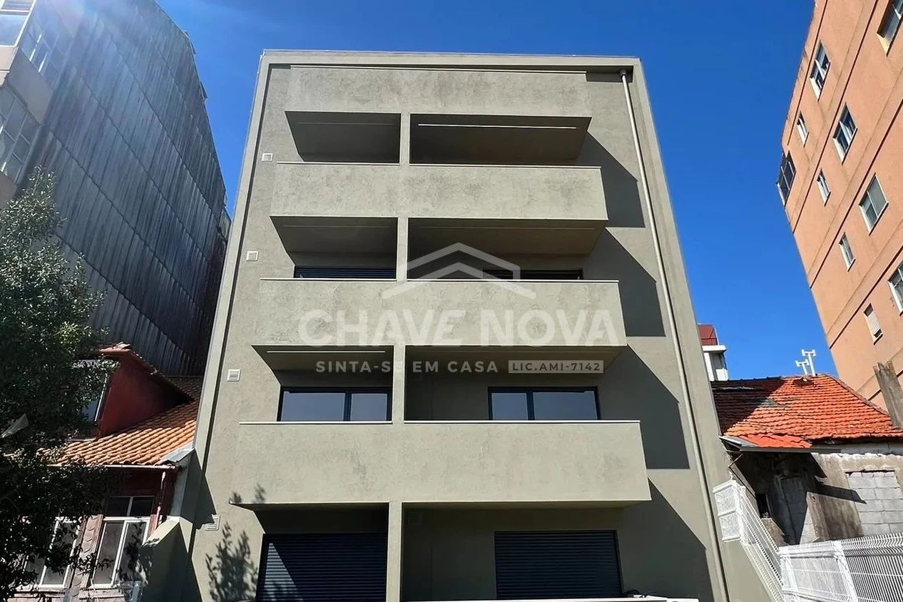 PRT/01616 Apartamento T0 Porto Duplex Novo com Terraço Studios City On Rua Faria Guimarães Porto
