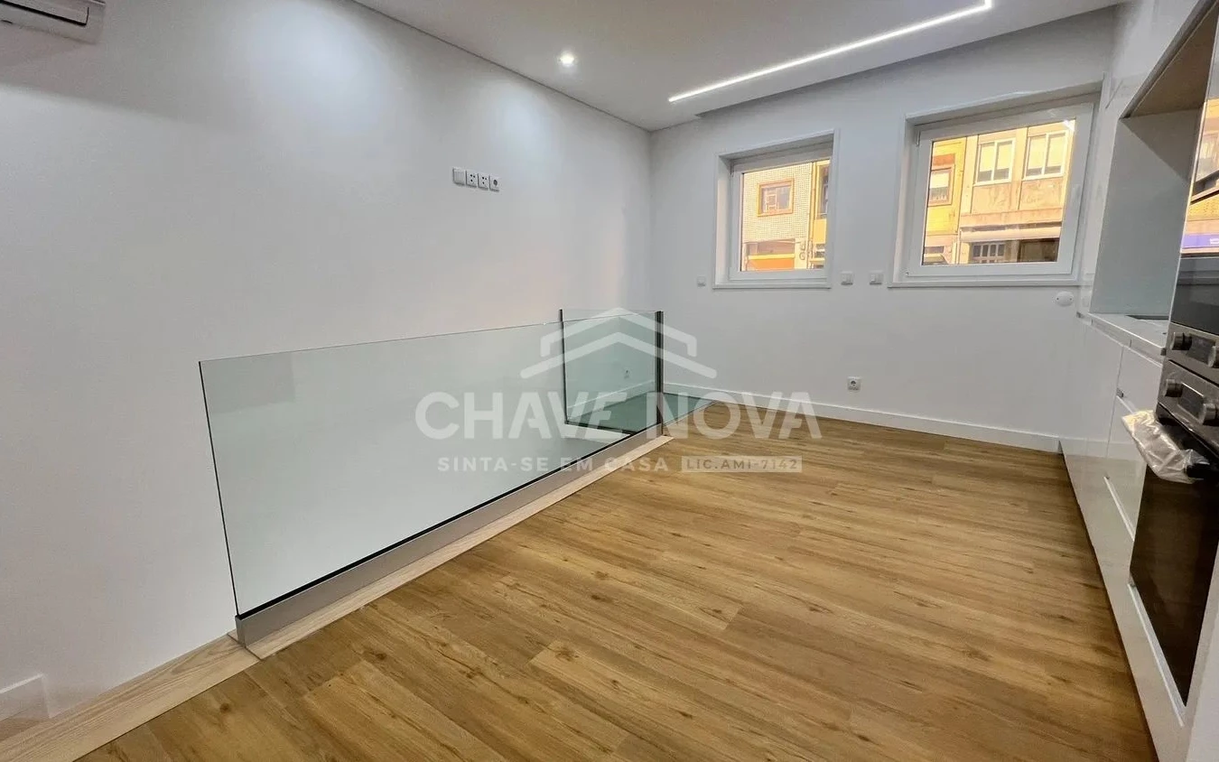 PRT/01616 Apartamento T0 Duplex Novo com Terraço Studios City On Rua Faria Guimarães Porto
