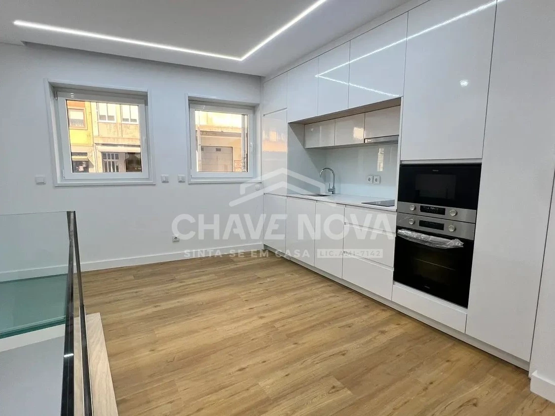 PRT/01616 Apartamento T0 Duplex Novo com Terraço Studios City On Rua Faria Guimarães Porto