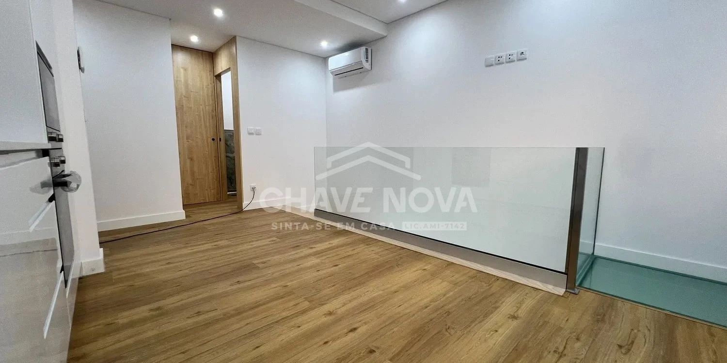 PRT/01616 Apartamento T0 Duplex Novo com Terraço Studios City On Rua Faria Guimarães Porto