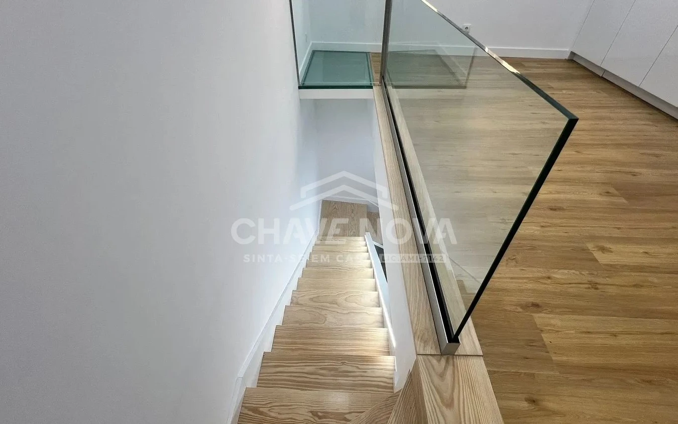 PRT/01616 Apartamento T0 Duplex Novo com Terraço Studios City On Rua Faria Guimarães Porto