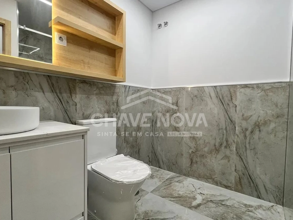 PRT/01616 Apartamento T0 Duplex Novo com Terraço Studios City On Rua Faria Guimarães Porto