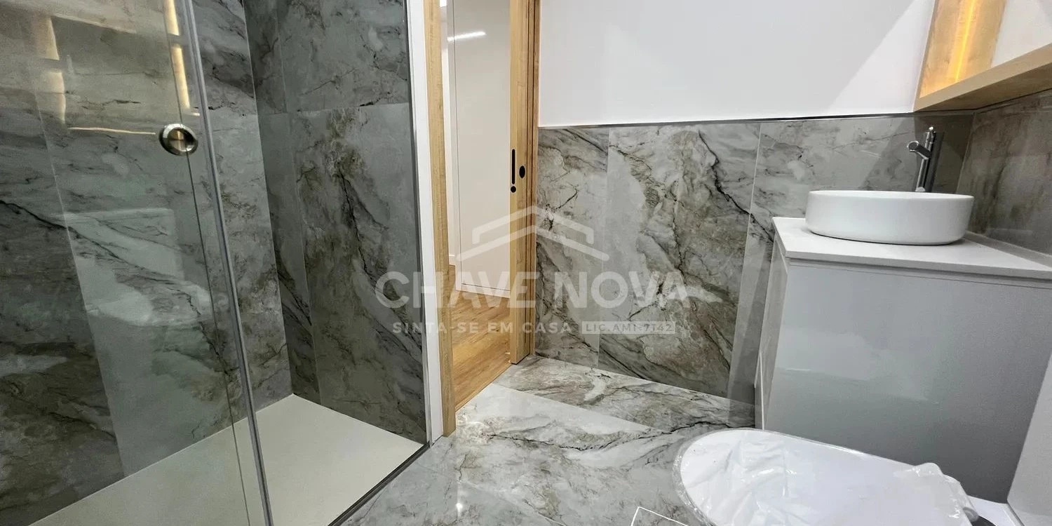 PRT/01616 Apartamento T0 Duplex Novo com Terraço Studios City On Rua Faria Guimarães Porto