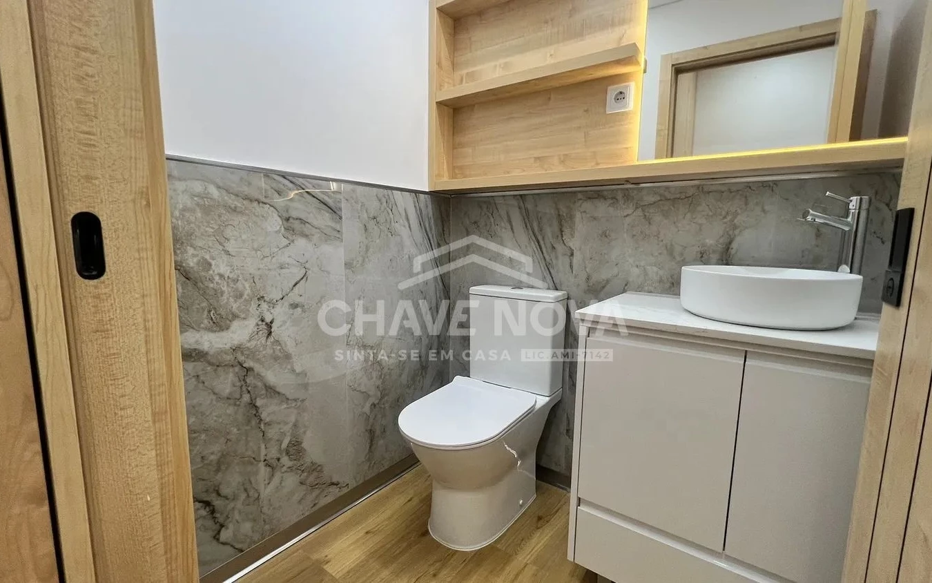 PRT/01616 Apartamento T0 Duplex Novo com Terraço Studios City On Rua Faria Guimarães Porto