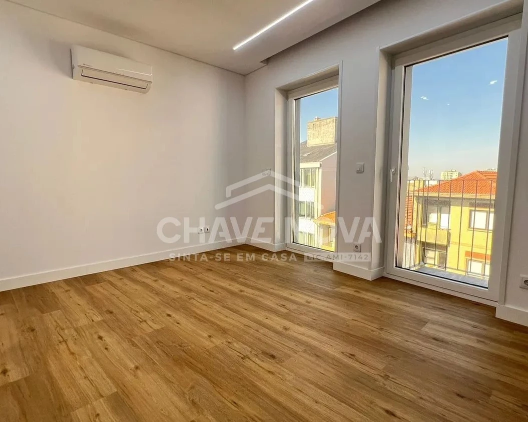 PRT/01615 Apartamento T1 Novo com Terraço Studios City On Rua Faria Guimarães Porto
