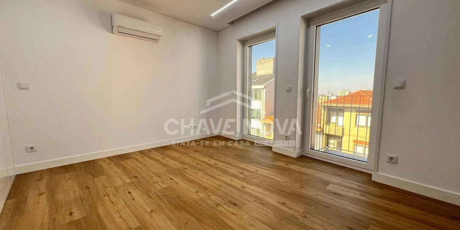 PRT/01615 Apartamento T1 Novo com Terraço Studios City On Rua Faria Guimarães Porto