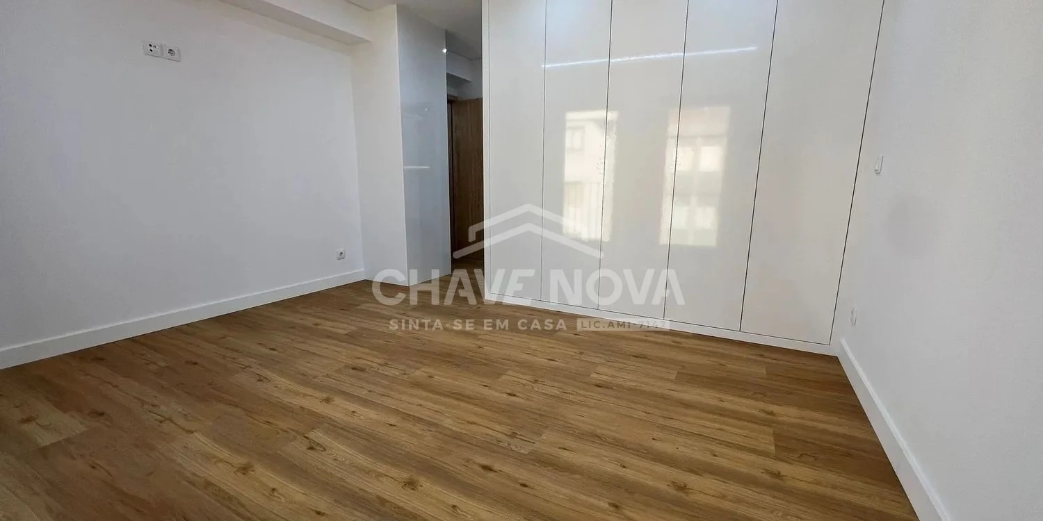 PRT/01615 Apartamento T1 Novo com Terraço Studios City On Rua Faria Guimarães Porto