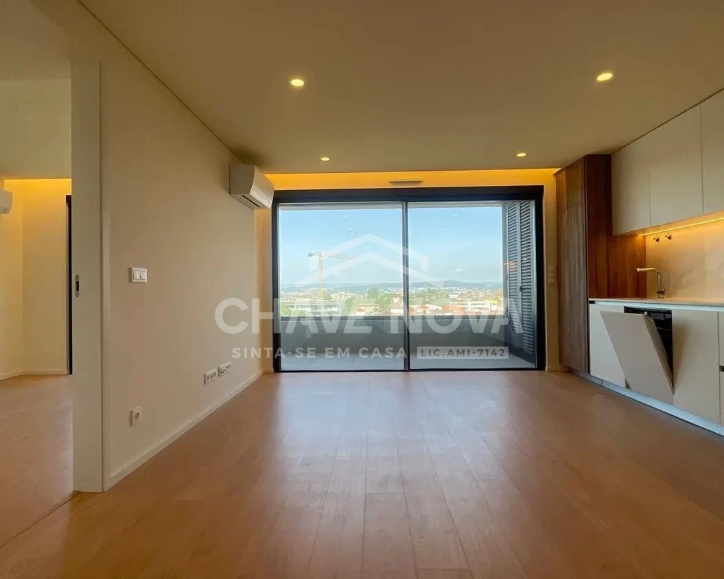 PRT/01631 Apartamento T1 Garagem Varanda Oliveira do Douro Porto