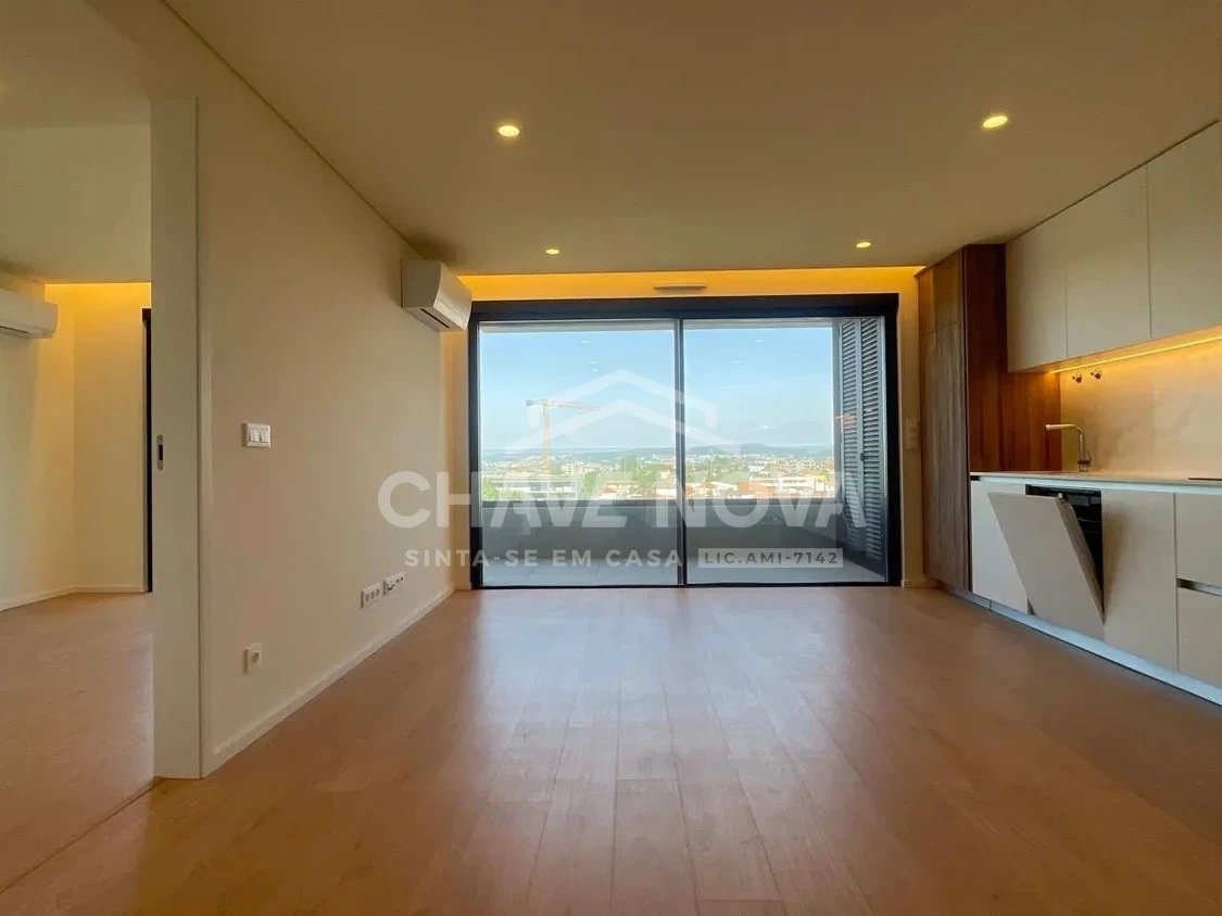 PRT/01631 Apartamento T1 Garagem Varanda Oliveira do Douro Porto