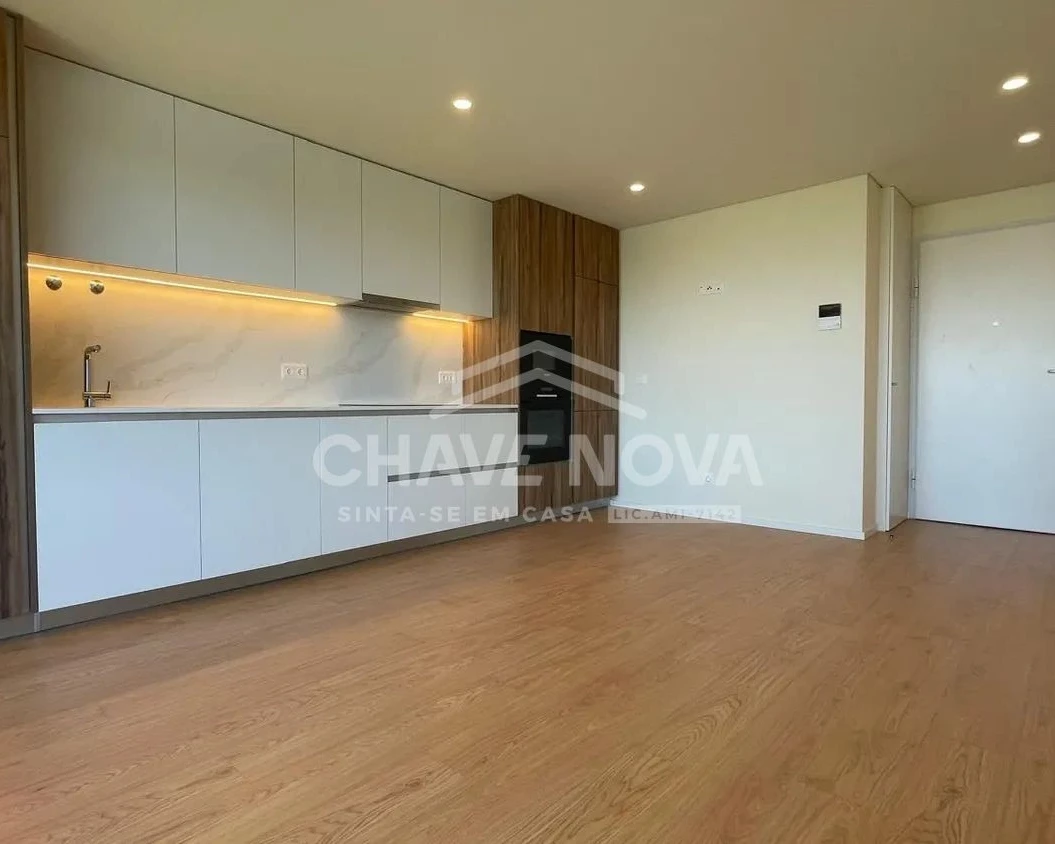 PRT/01631 Apartamento T1 Garagem Varanda Oliveira do Douro Porto