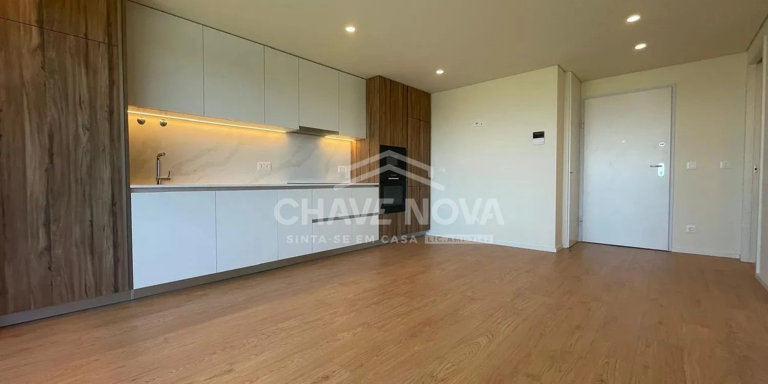 PRT/01631 Apartamento T1 Garagem Varanda Oliveira do Douro Porto