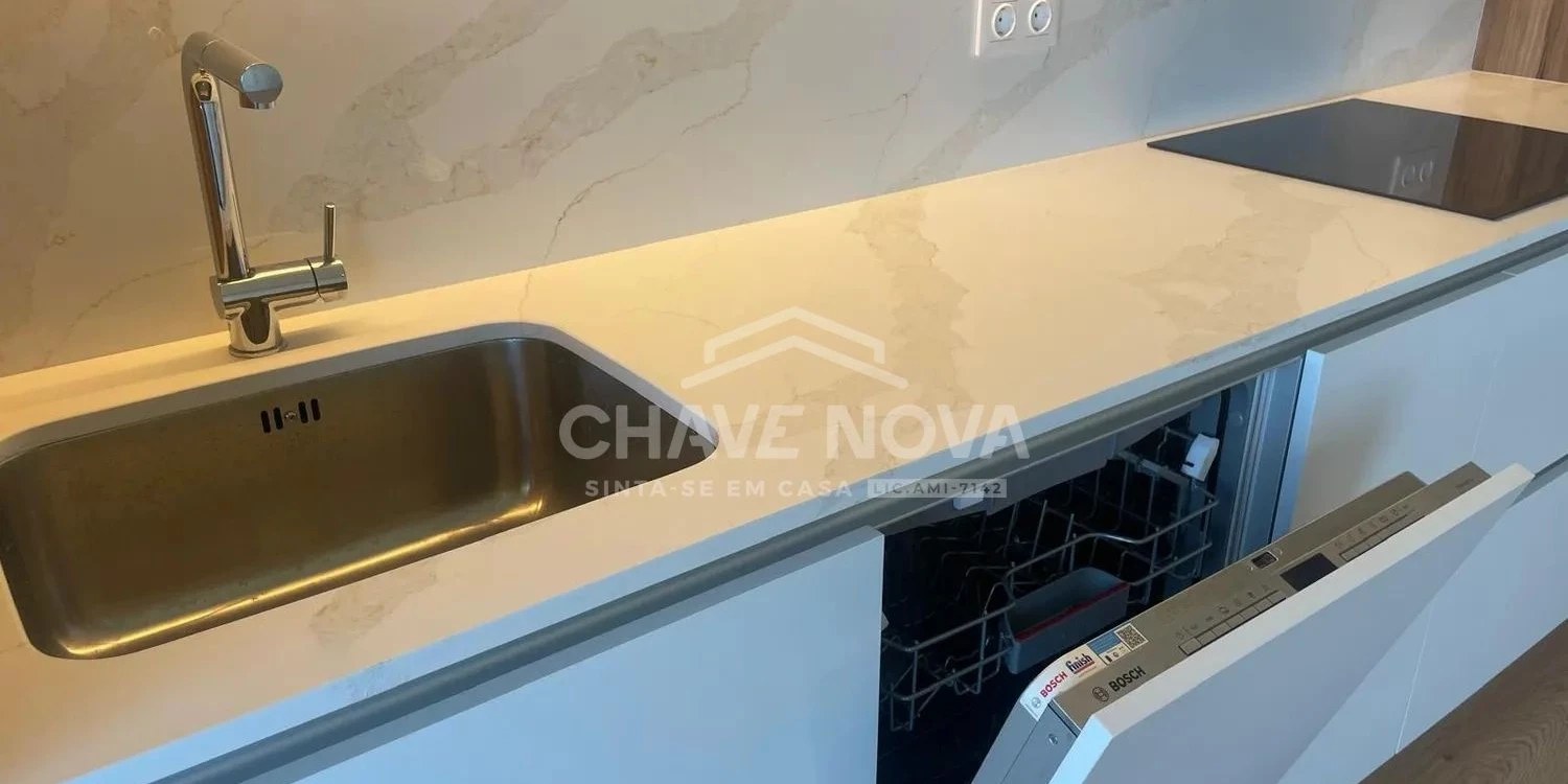 PRT/01631 Apartamento T1 Garagem Varanda Oliveira do Douro Porto