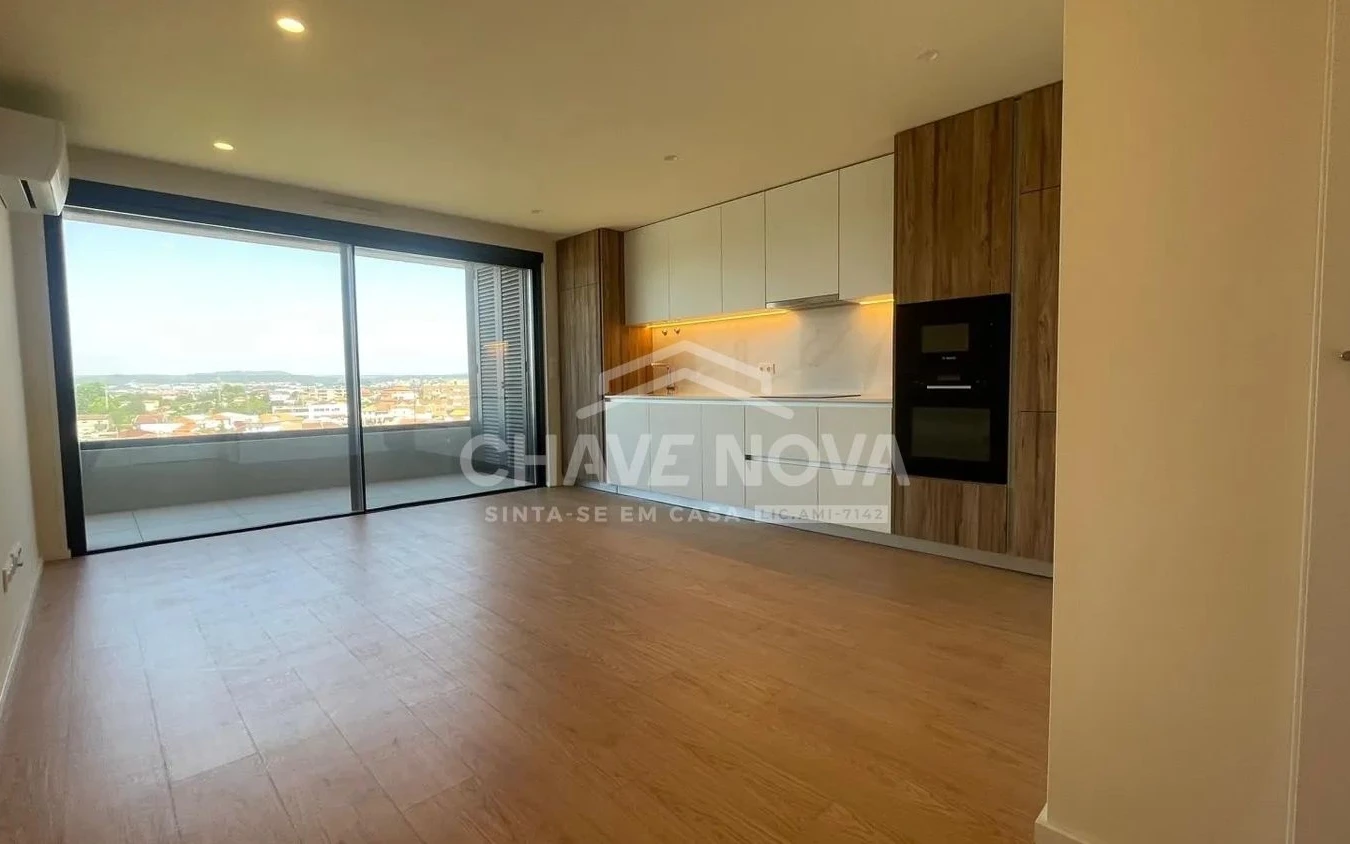 PRT/01631 Apartamento T1 Garagem Varanda Oliveira do Douro Porto