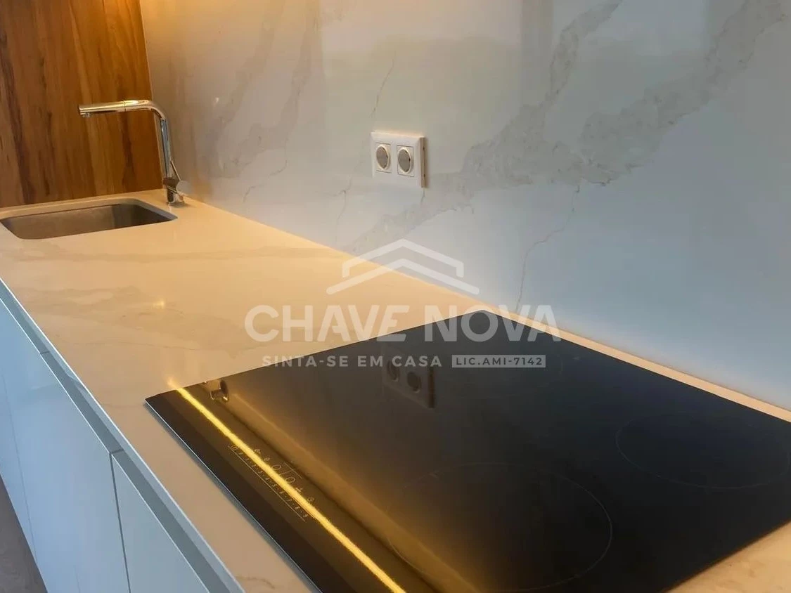 PRT/01631 Apartamento T1 Garagem Varanda Oliveira do Douro Porto