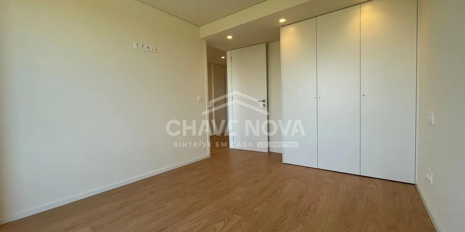 PRT/01631 Apartamento T1 Garagem Varanda Oliveira do Douro Porto