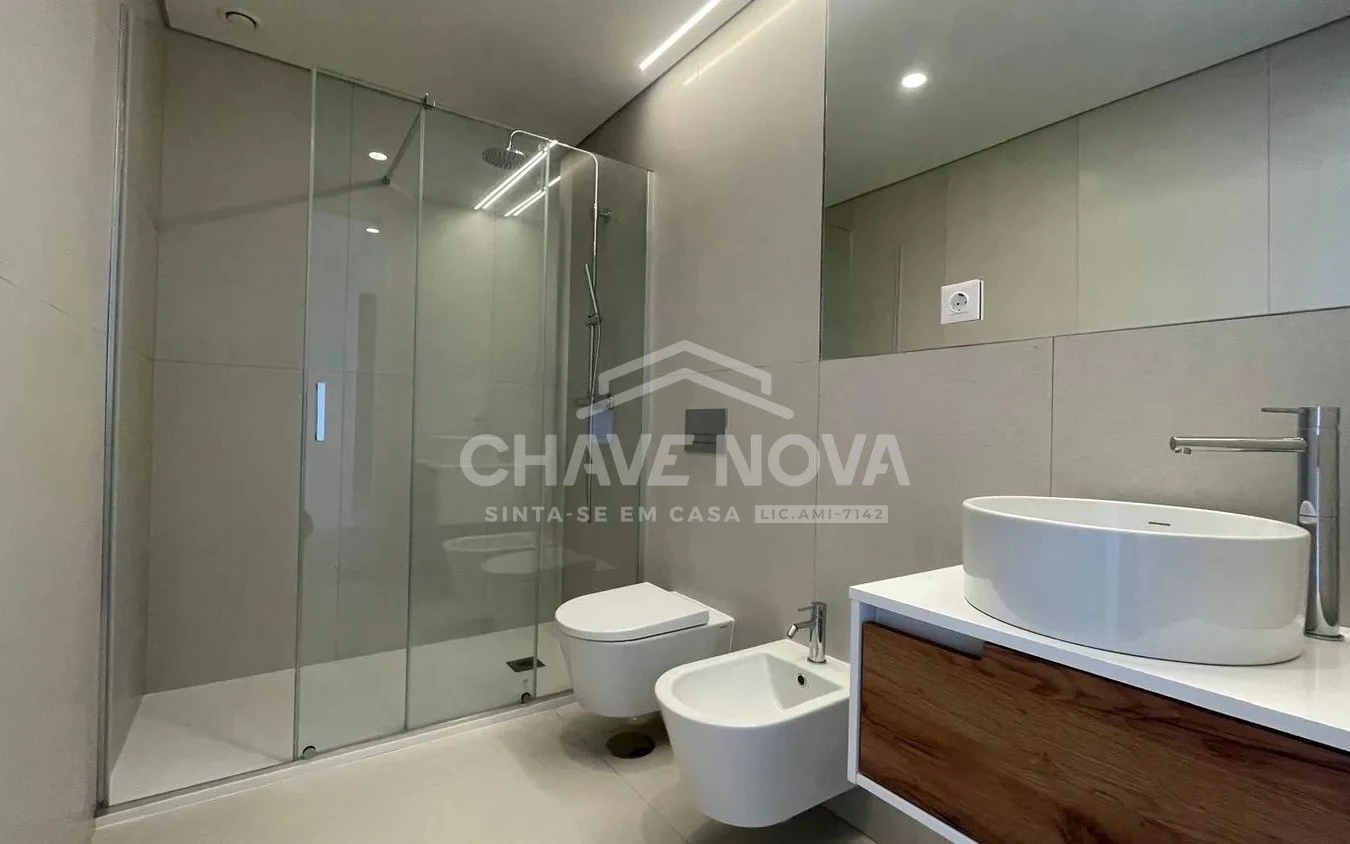 PRT/01631 Apartamento T1 Garagem Varanda Oliveira do Douro Porto