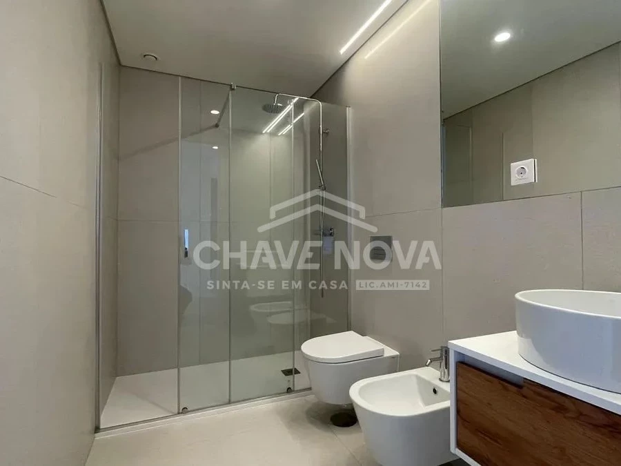 PRT/01631 Apartamento T1 Garagem Varanda Oliveira do Douro Porto