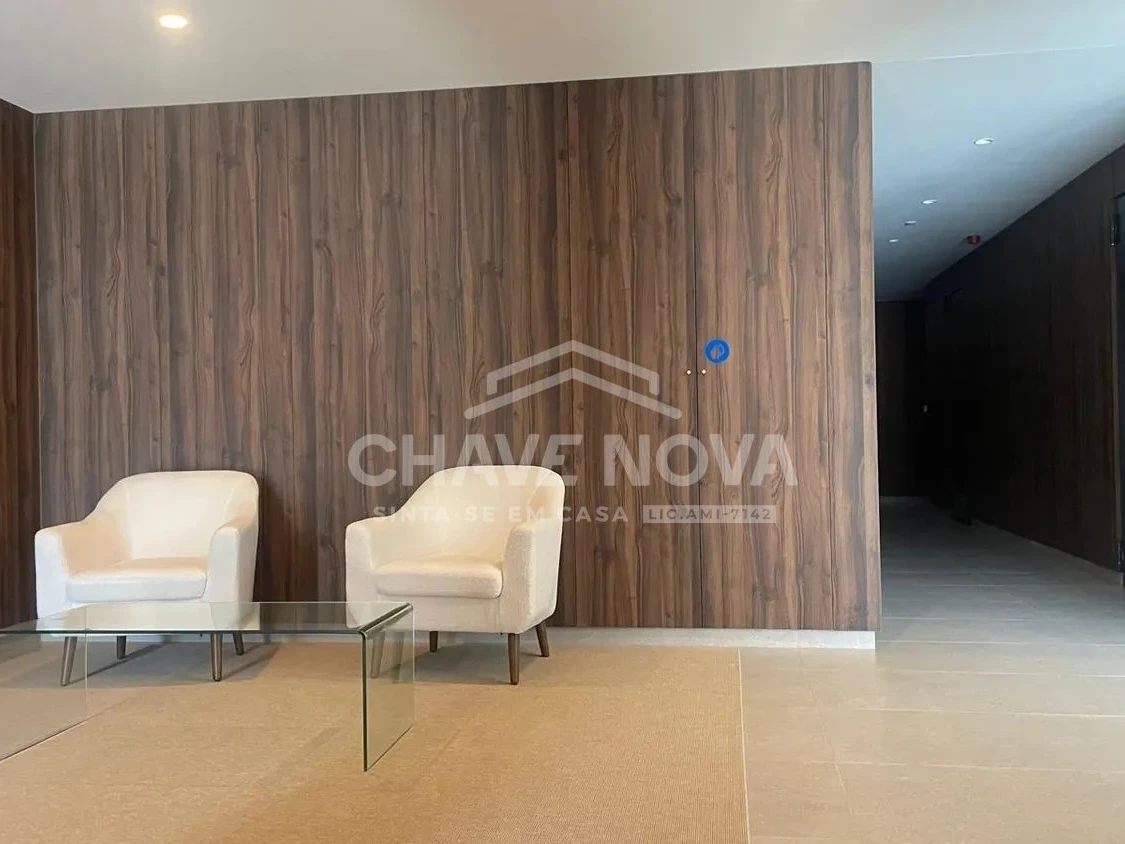 PRT/01631 Apartamento T1 Garagem Varanda Oliveira do Douro Porto