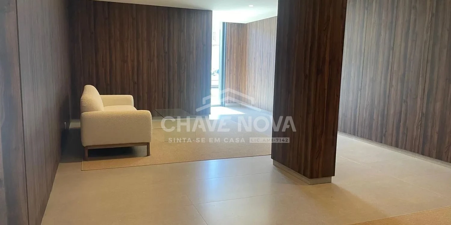 PRT/01631 Apartamento T1 Garagem Varanda Oliveira do Douro Porto