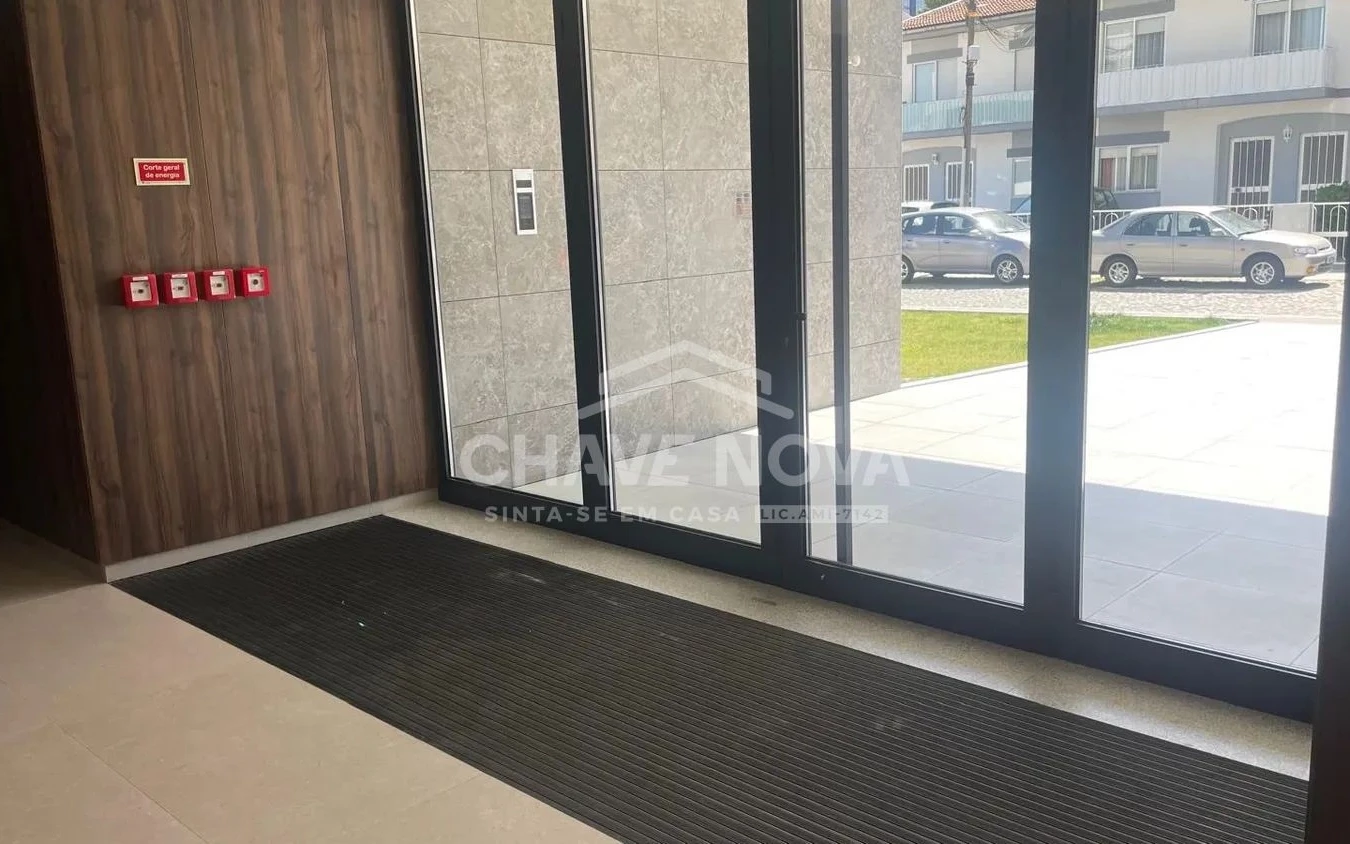PRT/01631 Apartamento T1 Garagem Varanda Oliveira do Douro Porto