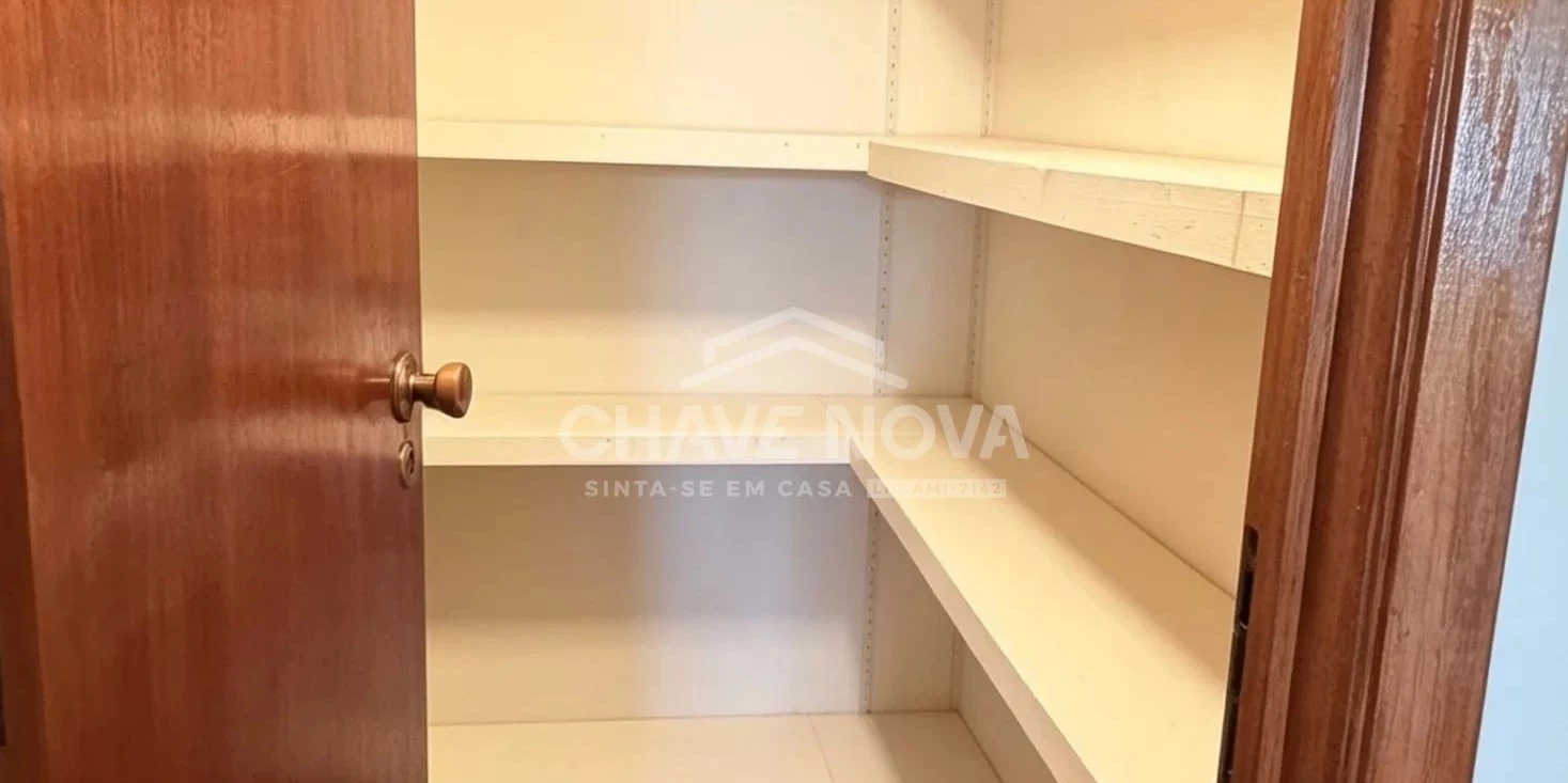 PRT/01641 Apartamento T2 Hospital Trofa Saúde Santa Marinha Vila Nova de Gaia Porto